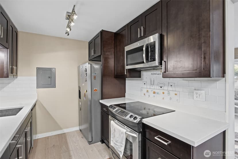 Property photo for 2500 81st Avenue SE #112, Mercer Island photo 11