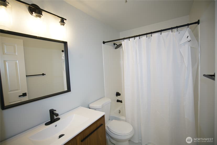 Property photo for 215 SW 100th Street #B-102, Everett photo 10