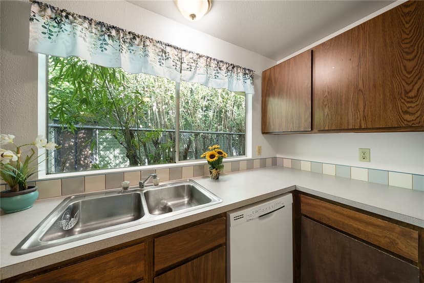 Property photo for 726 24th Avenue S, Seattle photo 7