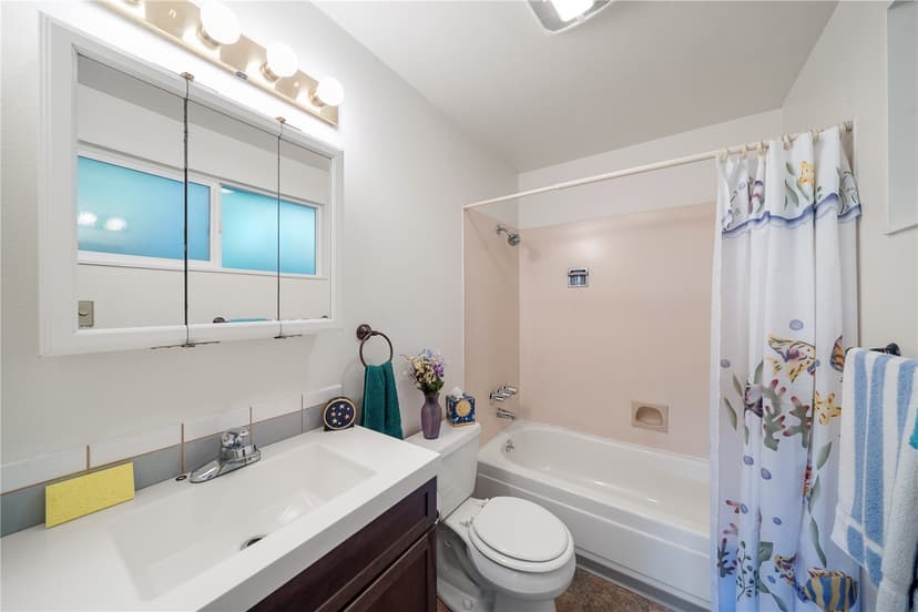 Property photo for 726 24th Avenue S, Seattle photo 12