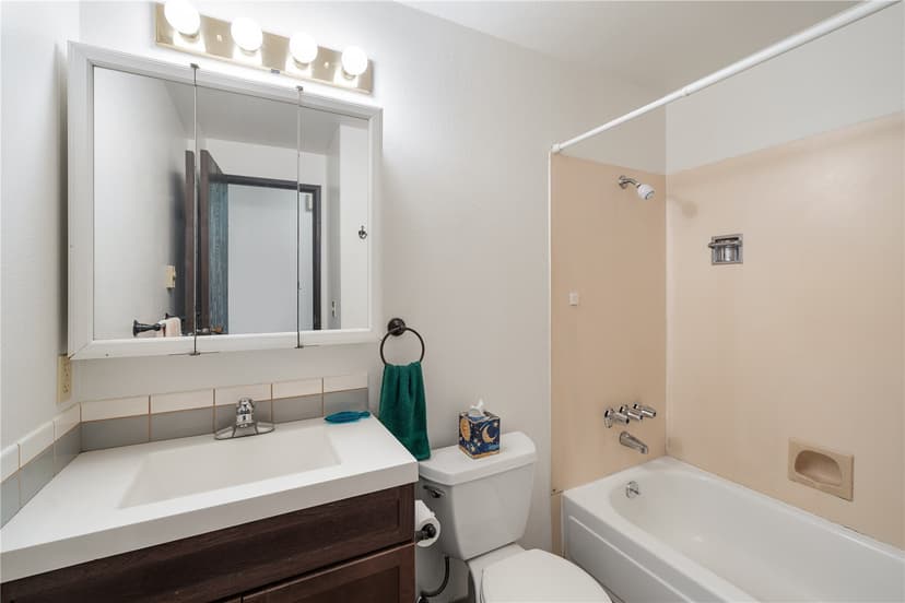 Property photo for 726 24th Avenue S, Seattle photo 9