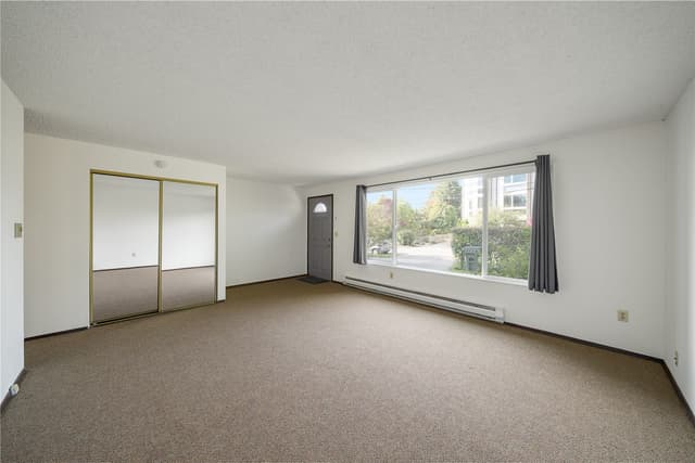 Property photo for 726 24th Avenue S, Seattle photo 2