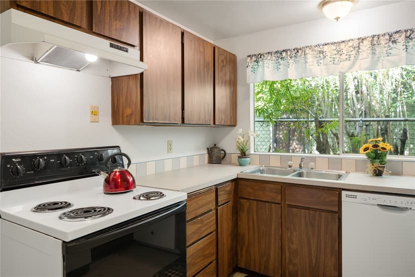 Property photo for 726 24th Avenue S, Seattle photo 6