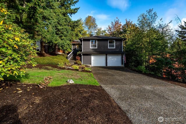Property photo for 9724 NE 141st Court, Kirkland photo 3