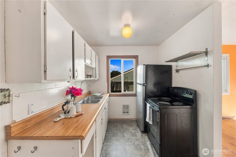 Property photo for 3016 SW Roxbury Street, Seattle photo 6