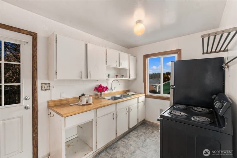 Property photo for 3016 SW Roxbury Street, Seattle photo 8