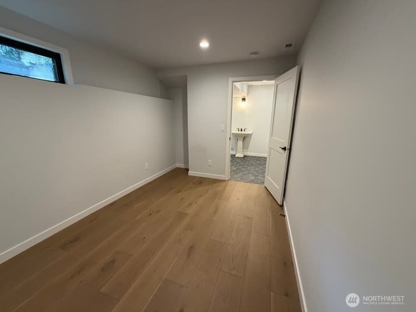 Property photo for 11721 NE 75th Place, Kirkland photo 24