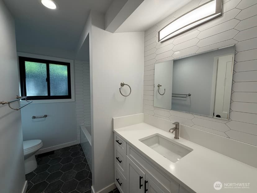 Property photo for 11721 NE 75th Place, Kirkland photo 9