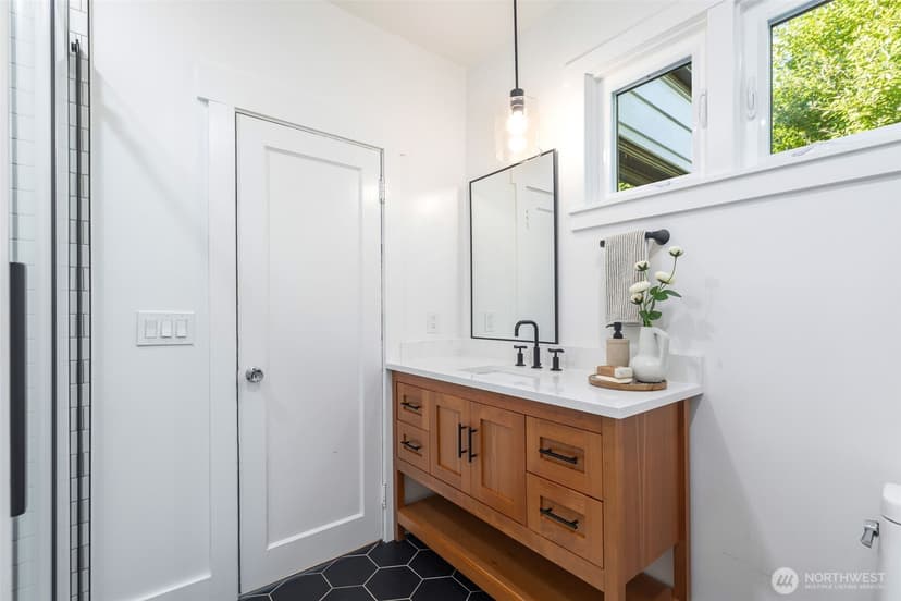 Property photo for 106 NE 54th Street, Seattle photo 22