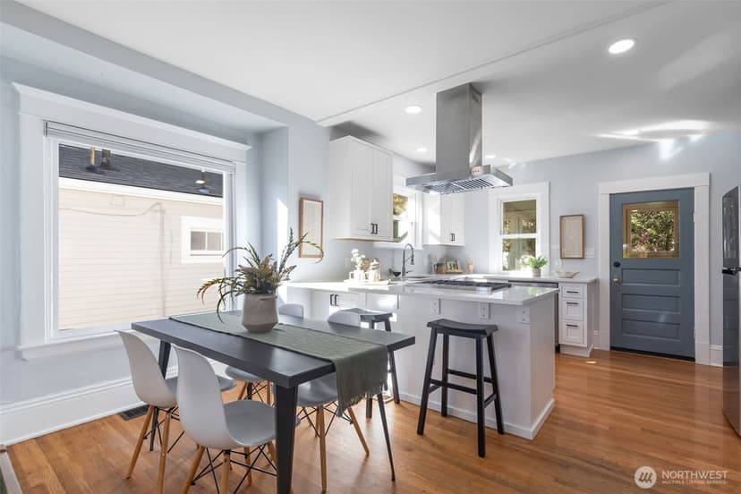 Property photo for 106 NE 54th Street, Seattle photo 11