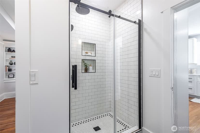Property photo for 106 NE 54th Street, Seattle photo 24