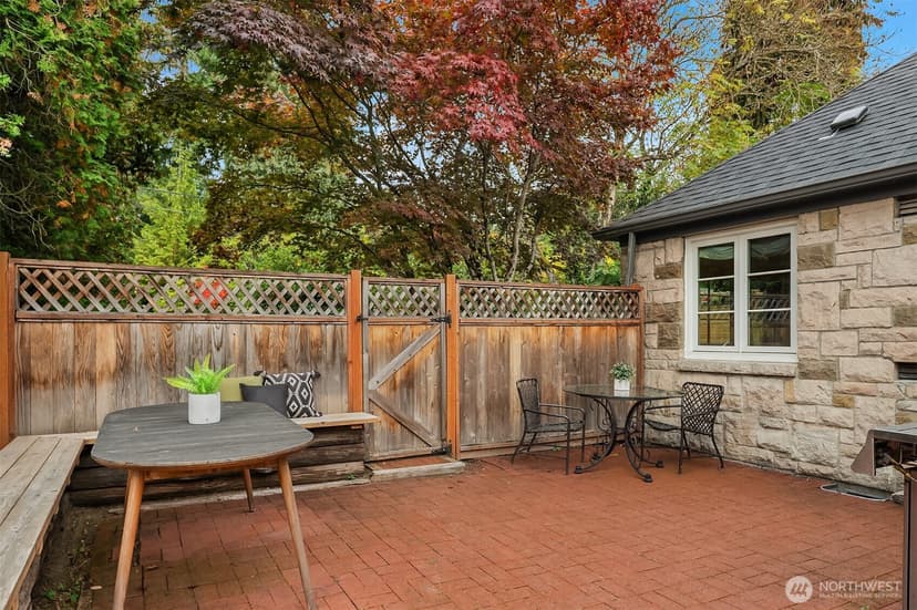 Property photo for 10944 23rd Avenue NE, Seattle photo 11
