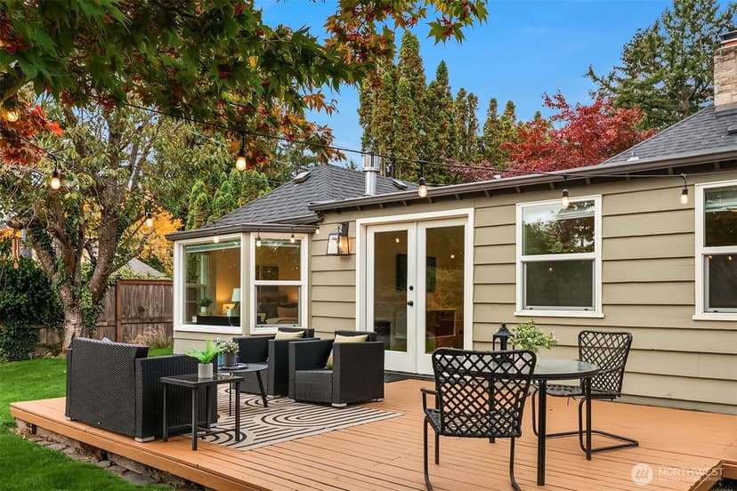 Property photo for 10944 23rd Avenue NE, Seattle photo 15