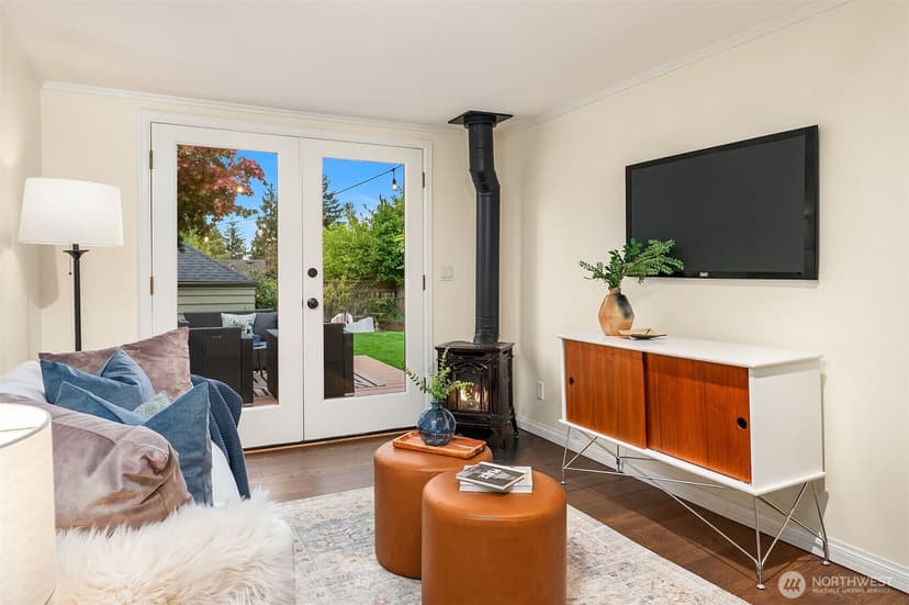 Property photo for 10944 23rd Avenue NE, Seattle photo 16