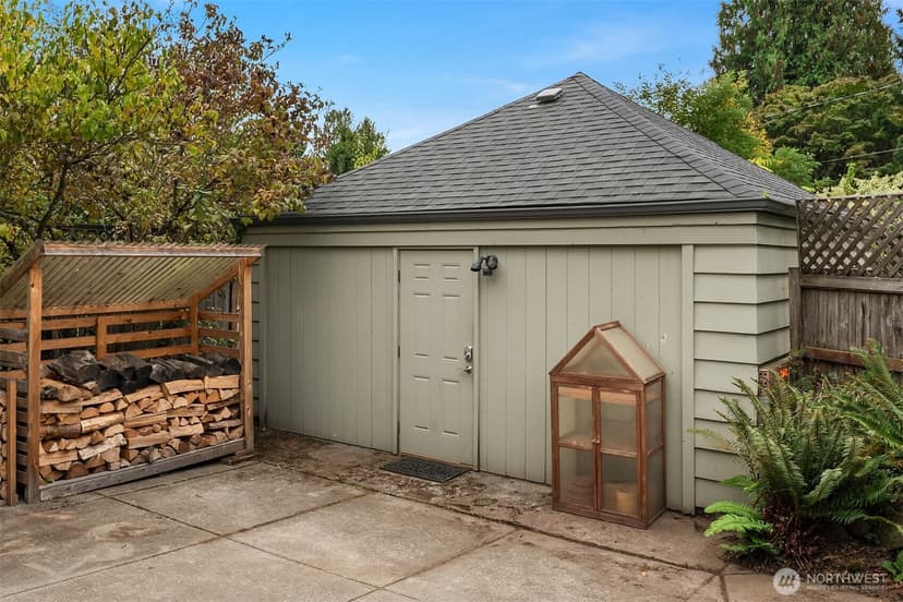 Property photo for 10944 23rd Avenue NE, Seattle photo 31
