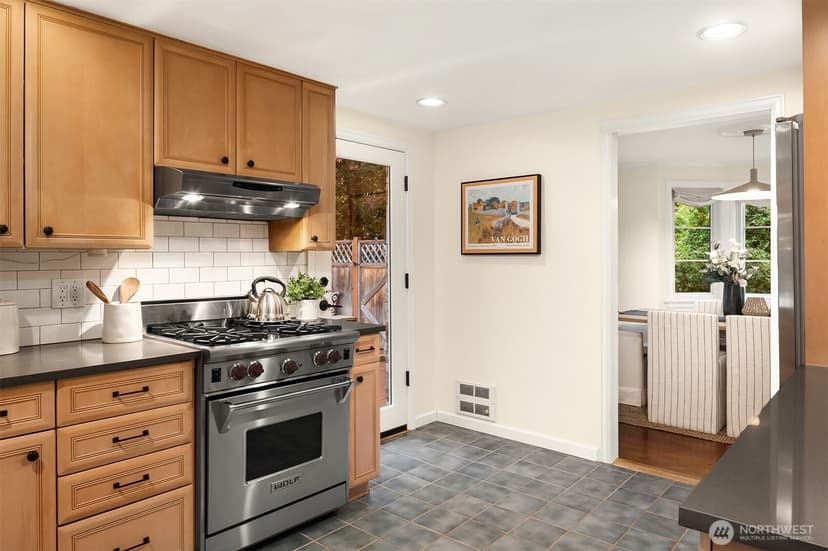 Property photo for 10944 23rd Avenue NE, Seattle photo 10