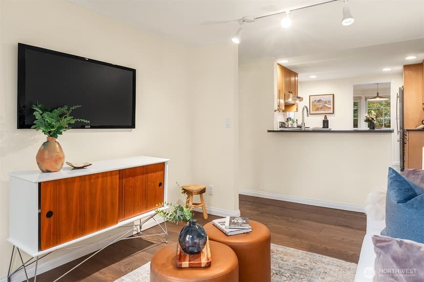 Property photo for 10944 23rd Avenue NE, Seattle photo 17