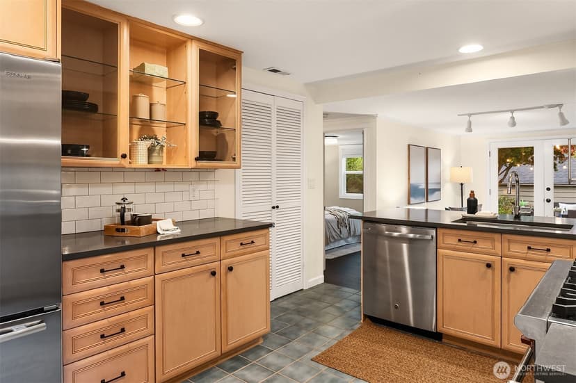 Property photo for 10944 23rd Avenue NE, Seattle photo 12