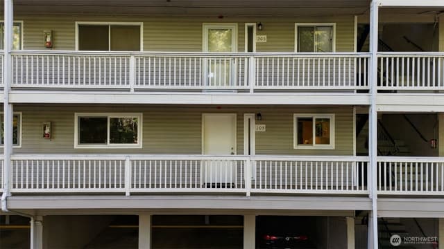 Property photo for 14527 NE 40th Street #G105, Bellevue photo 2