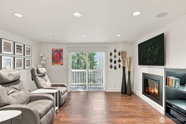 Property photo for 14527 NE 40th Street #G105, Bellevue photo 3