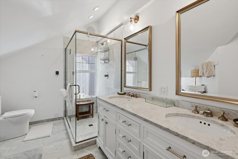 Property photo for 11545 Holmes Point Drive NE, Kirkland photo 13