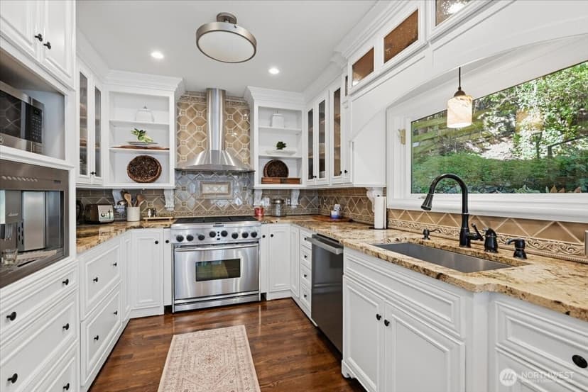 Property photo for 11545 Holmes Point Drive NE, Kirkland photo 6