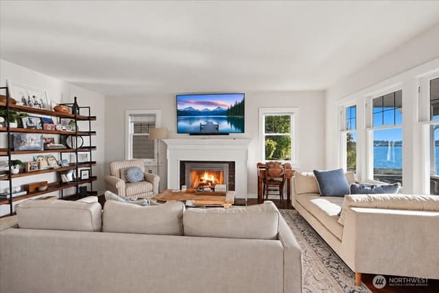 Property photo for 11545 Holmes Point Drive NE, Kirkland photo 3