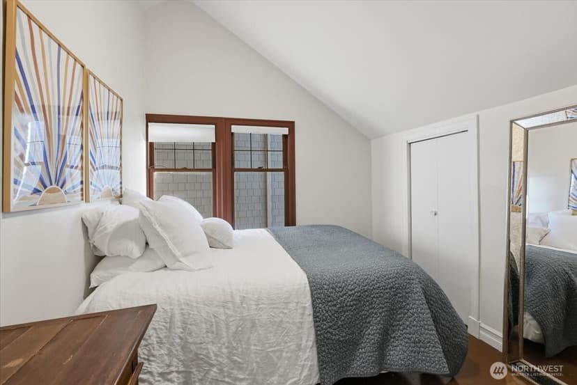 Property photo for 11545 Holmes Point Drive NE, Kirkland photo 11