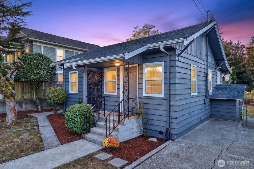 Property photo for 904 N 103rd Street, Seattle photo 2