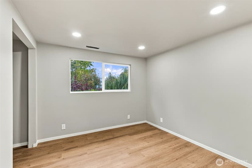 Property photo for 15862 36th Avenue NE, Seattle photo 18