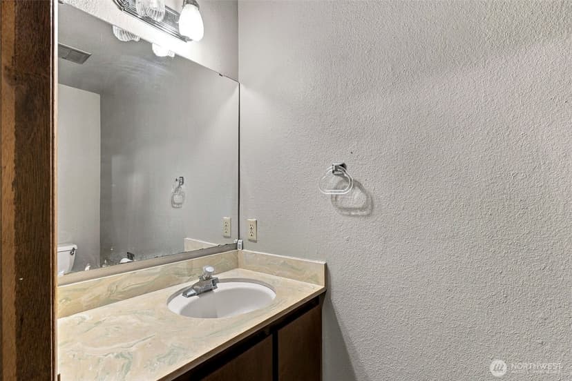 Property photo for 15862 36th Avenue NE, Seattle photo 9