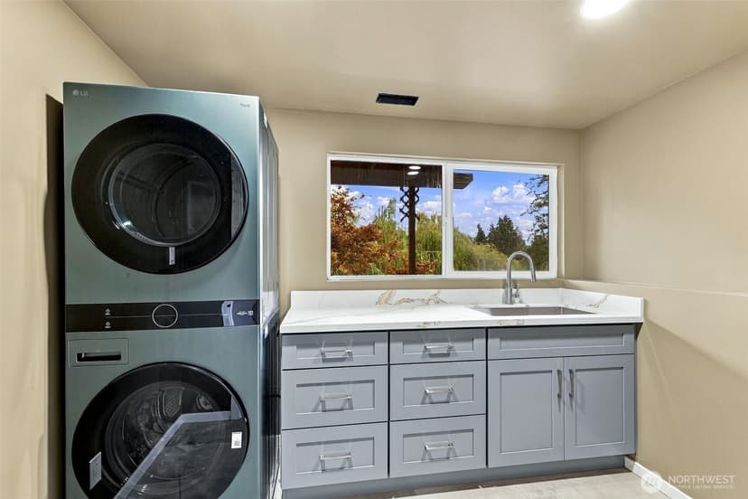 Property photo for 15862 36th Avenue NE, Seattle photo 15