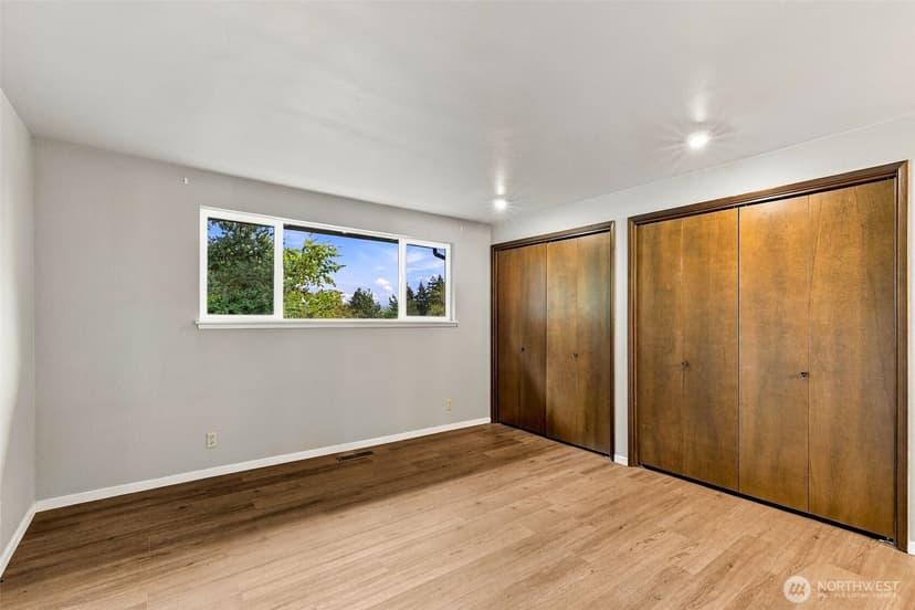 Property photo for 15862 36th Avenue NE, Seattle photo 12