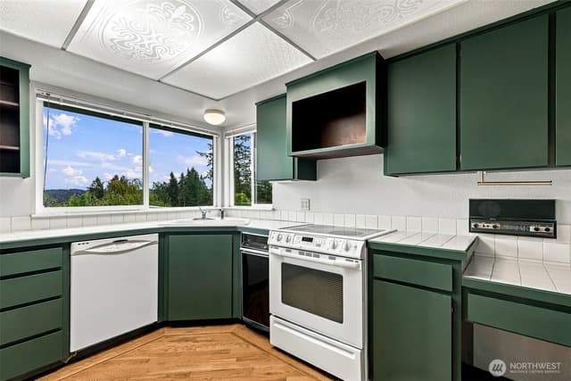 Property photo for 15862 36th Avenue NE, Seattle photo 5