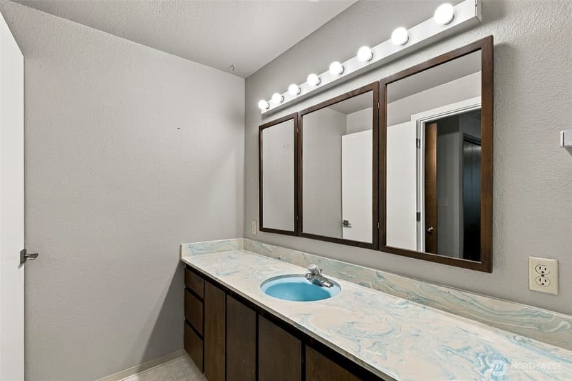 Property photo for 15862 36th Avenue NE, Seattle photo 14
