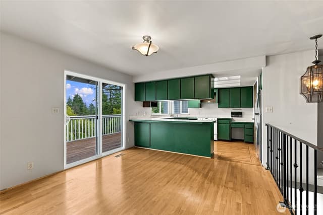 Property photo for 15862 36th Avenue NE, Seattle photo 4