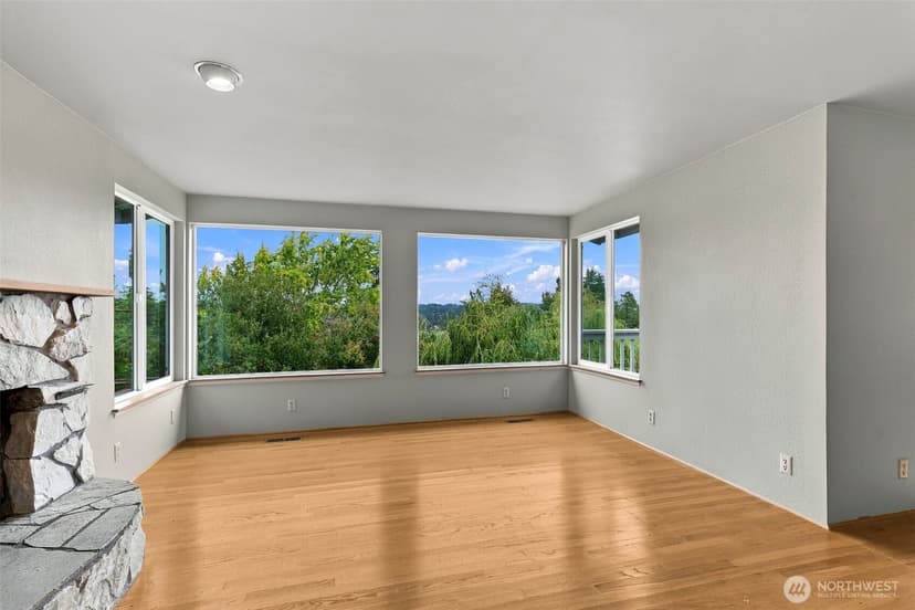 Property photo for 15862 36th Avenue NE, Seattle photo 3
