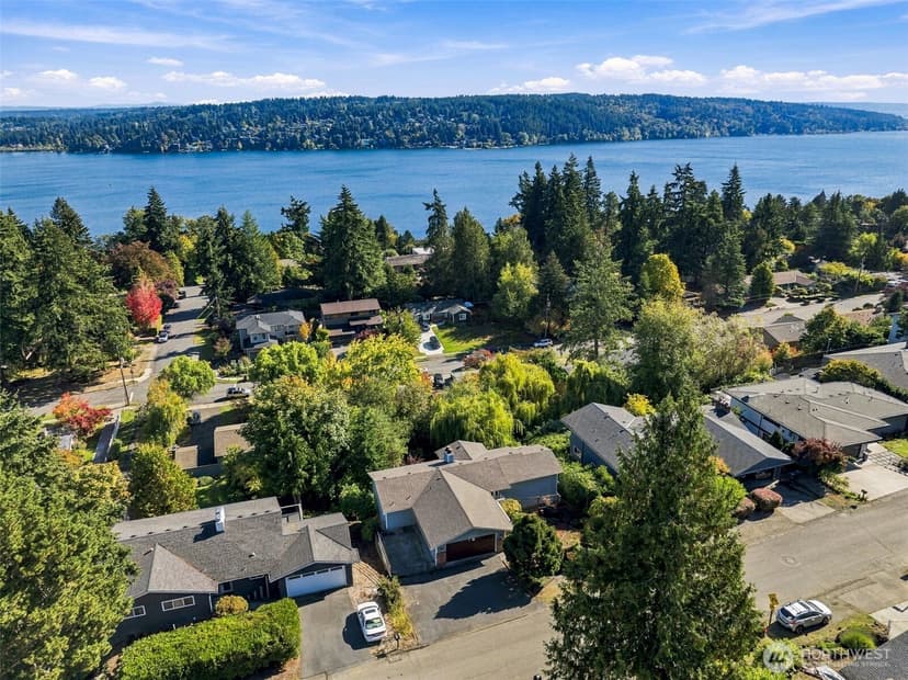 Property photo for 15862 36th Avenue NE, Seattle photo 28