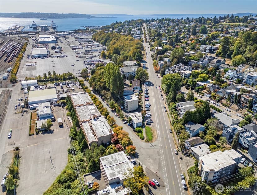 Property photo for 2600 Thorndyke Avenue W, Seattle photo 8