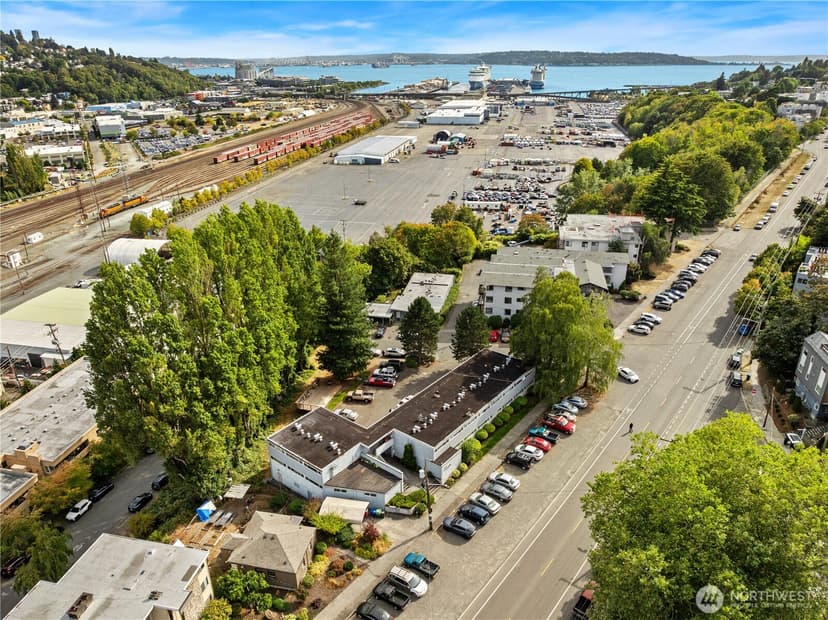 Property photo for 2600 Thorndyke Avenue W, Seattle photo 5
