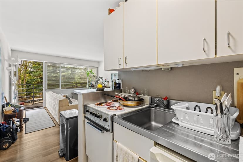 Property photo for 2600 Thorndyke Avenue W, Seattle photo 12