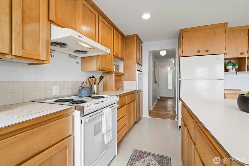Property photo for 21304 5th Avenue S, Des Moines photo 17