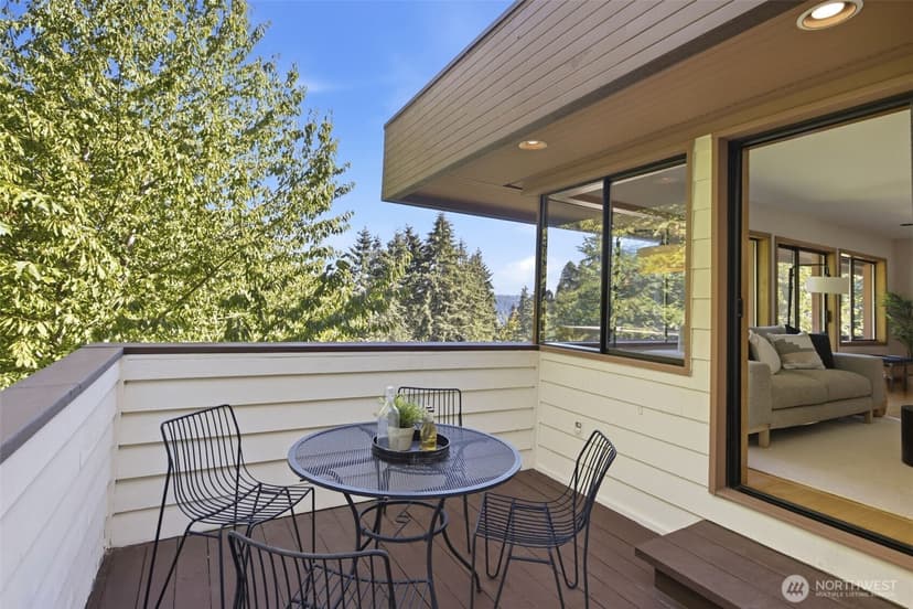 Property photo for 16328 35th Avenue NE, Lake Forest Park photo 9