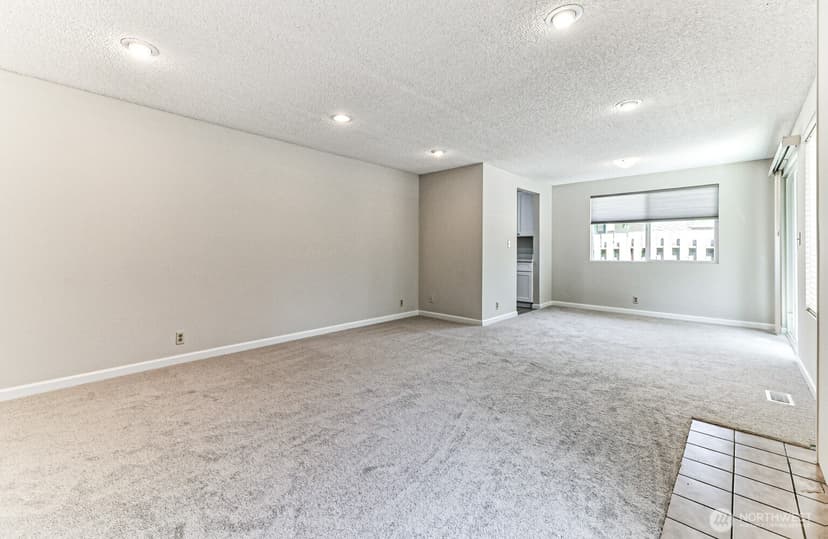 Property photo for 11818 103rd Avenue NE, Kirkland photo 11