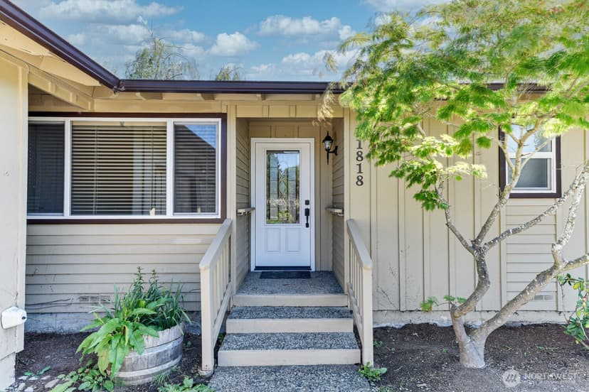 Property photo for 11818 103rd Avenue NE, Kirkland photo 3