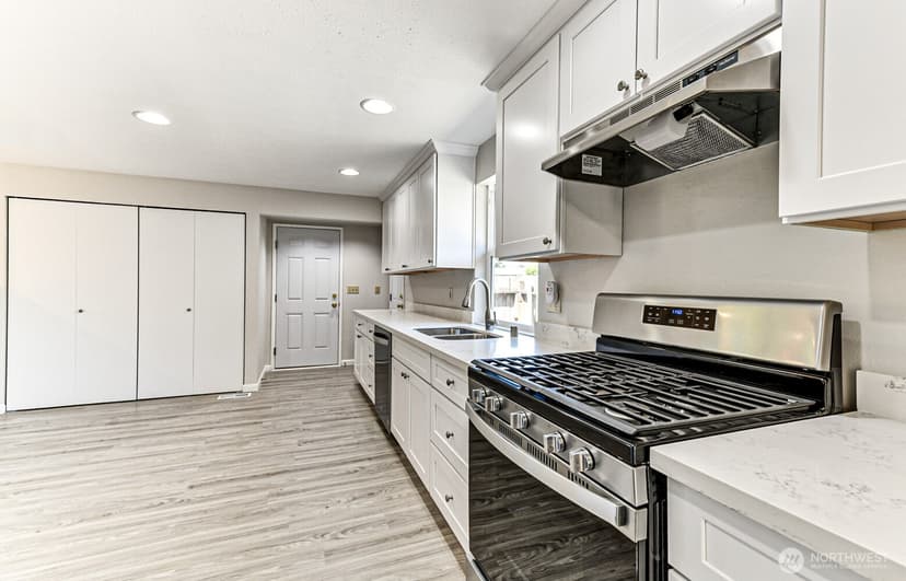 Property photo for 11818 103rd Avenue NE, Kirkland photo 8