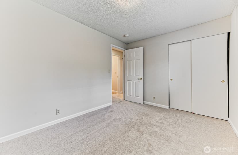 Property photo for 11818 103rd Avenue NE, Kirkland photo 23