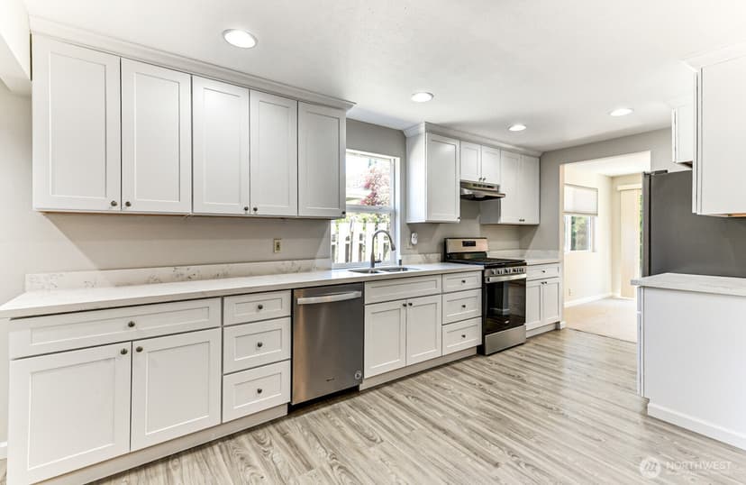Property photo for 11818 103rd Avenue NE, Kirkland photo 32