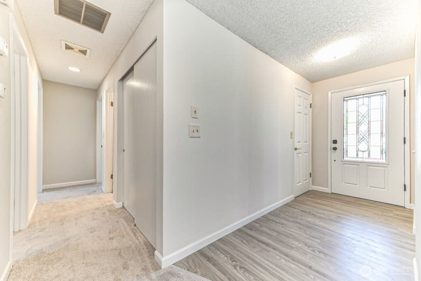 Property photo for 11818 103rd Avenue NE, Kirkland photo 13