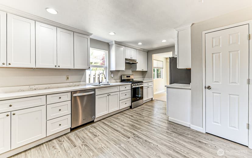 Property photo for 11818 103rd Avenue NE, Kirkland photo 6
